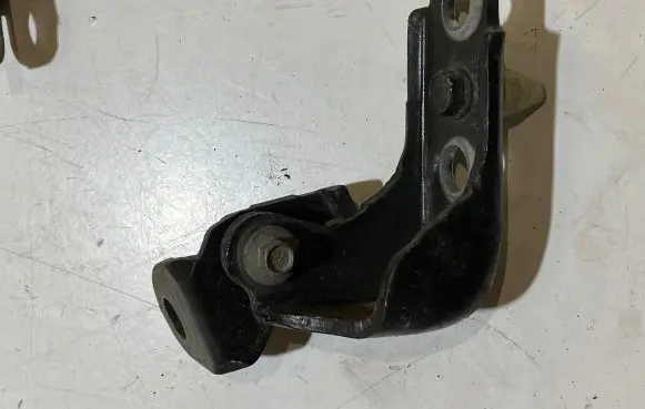 Ford Mustang VI Front door upper hinge 22800