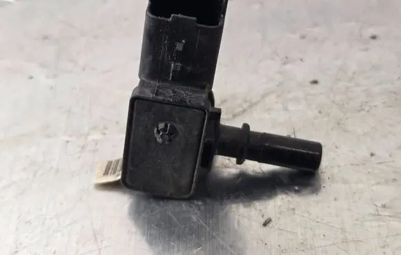 Opel Combo E Vacuum valve 9810806380 83MPP0801