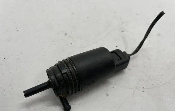 BMW 1 F20 F21 Windscreen/windshield washer pump 8377612