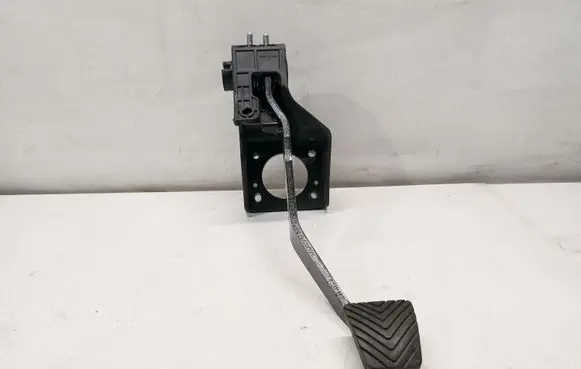 Hyundai i30 Brake pedal 328001H100