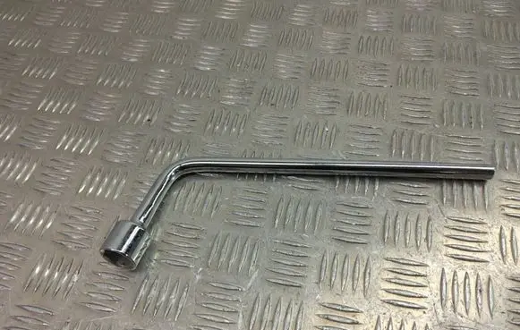 Lexus GS 300 350 430 450H Wheel nut wrench 