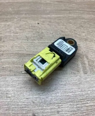 Toyota Avensis T270 Airbag deployment crash/impact sensor 8983105030
