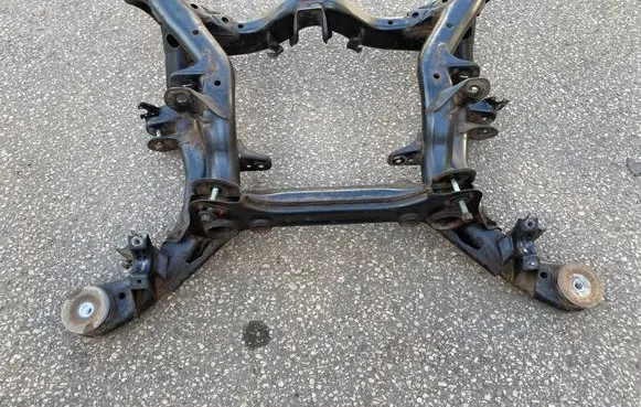 Volkswagen Touareg I Rear subframe 7L0500041