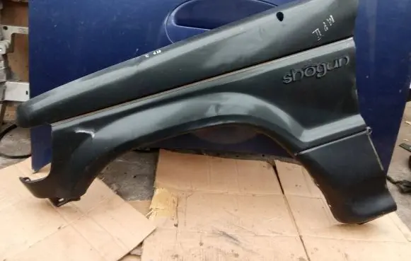 Mitsubishi Pajero Fender