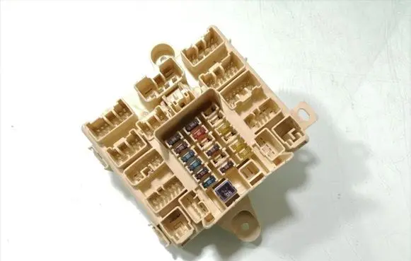 Lexus IS 200-300 Fuse box set 90987-04002 056700-6780