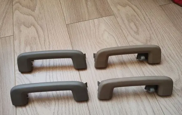 Volvo V50 A set of handles for the ceiling 