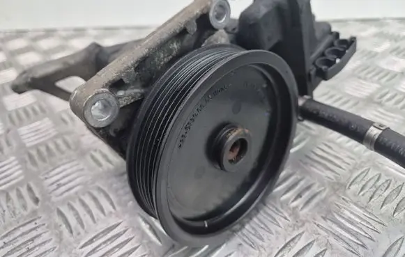 Mercedes-Benz C W204 Power steering pump A0064661501 7693900509