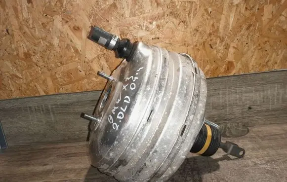 BMW X3 E83 Brake booster