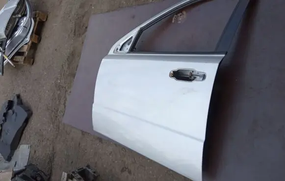 KIA Sorento Front door