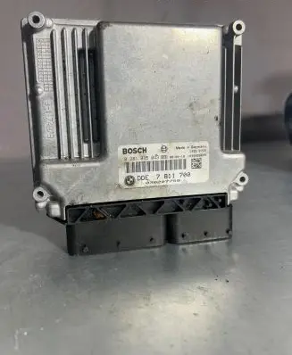 BMW 5 E60 E61 Engine control unit/module 0281015043 030207759 7811700