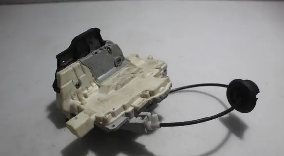 Seat Exeo (3R) Front door lock