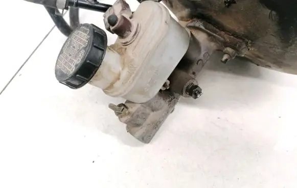 Nissan Almera N16 Master brake cylinder