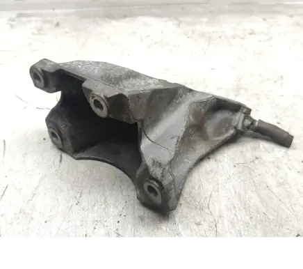 Volkswagen Touareg I Engine mounting bracket 7L6199308B 000970VN