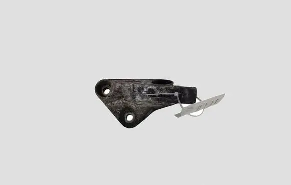 Nissan X-Trail T30 Engine mounting bracket