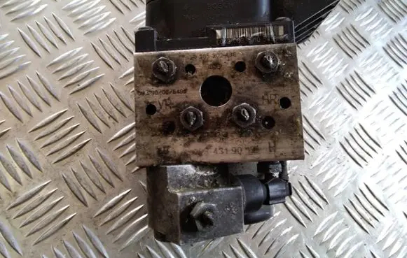 Mercedes-Benz E W210 ABS Pump 0265202436 A0034319012