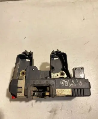 Opel Zafira A Rear door lock 90561158