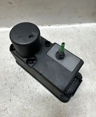Volkswagen PASSAT B5 Central locking vacuum pump 1H0962257E