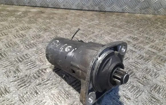 Volkswagen Golf IV Starter motor 1005921879