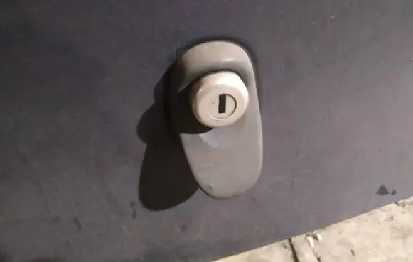 Toyota Yaris Tailgate exterior lock 