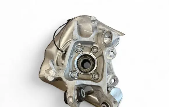 Rear wheel hub spindle/knuckle