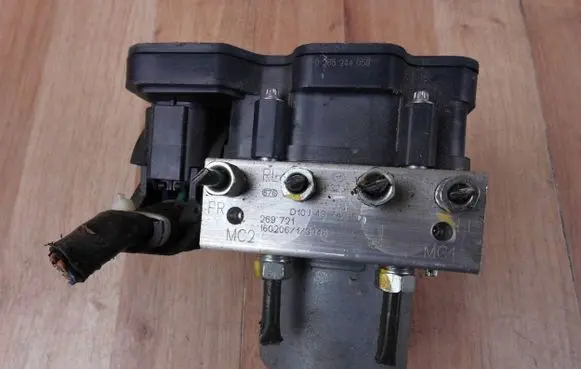 Mazda CX-3 ABS Pump D10J437A0D