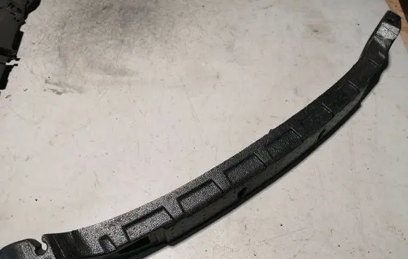 Volvo C40 Front bumper foam support bar 32285192