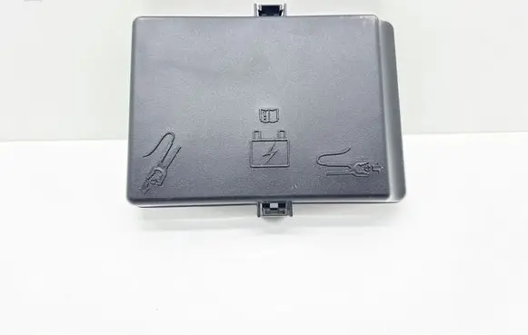 Maserati Ghibli Fuse box cover