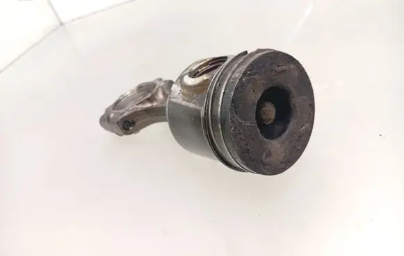 Toyota Avensis Verso Piston with connecting rod 