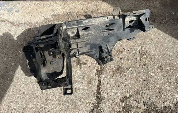 BMW 5 F10 F11 Headlight/headlamp mounting bracket 11071510