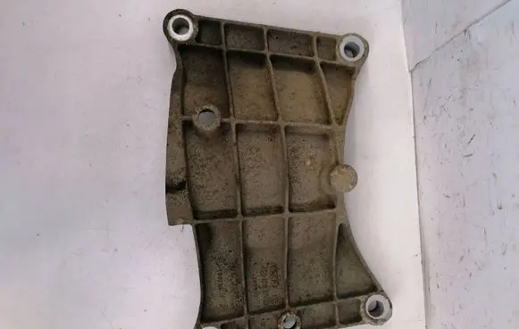 Gearbox mounting bracket