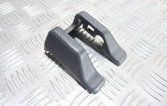 Toyota RAV 4 (XA20) Rear seat rail trim cover 7215942010