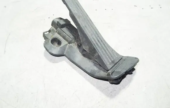 Volkswagen PASSAT B6 Accelerator throttle pedal 1K2721503M