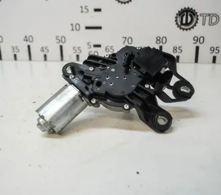 Volkswagen Golf Plus Rear window wiper motor 5M0955711B