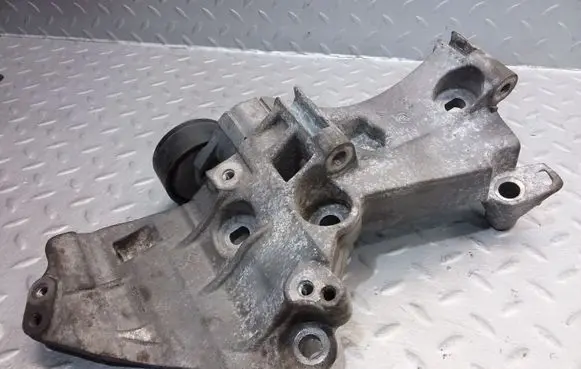 Renault Scenic III - Grand scenic III Generator/alternator bracket 8200669494 8200861569