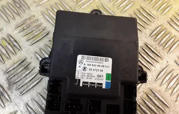 Mercedes-Benz A W169 Door control unit/module 1698208426 A1698208426