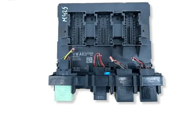 Volkswagen PASSAT B7 Comfort/convenience module 3AA937087N WK50513 BCMPQ47