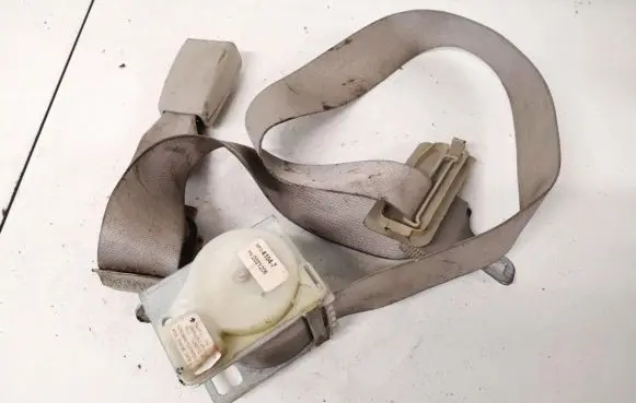 Middle seatbelt (rear)