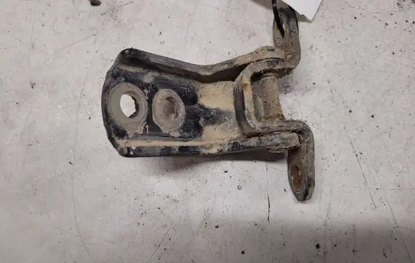 Nissan Primera Rear door lower hinge
