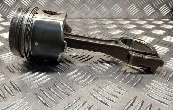 Opel Vivaro Piston with connecting rod 