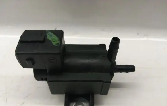 Toyota Avensis T250 Vacuum valve 258600R010