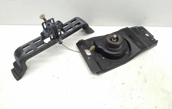 Chrysler Town u0026 Country V Spare wheel mounting bracket 05109667AE