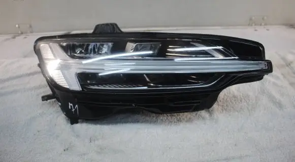 Volvo V60 Headlight/headlamp 32273022 00005755