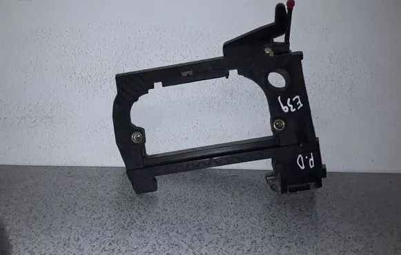 BMW 5 E39 Front door exterior handle/bracket 51218235164 8235164