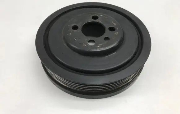 Volkswagen Golf V Crankshaft pulley 03G105243