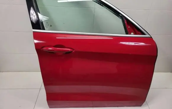 Alfa Romeo Stelvio Front door