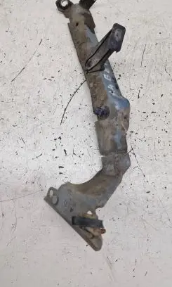 Audi A4 S4 B8 8K Fender mounting bracket 8K0821135