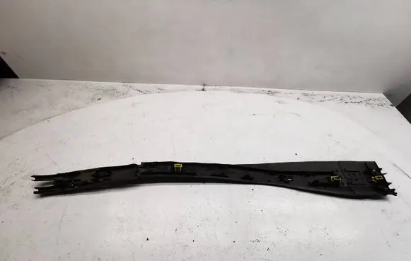 Center/middle under tray cover