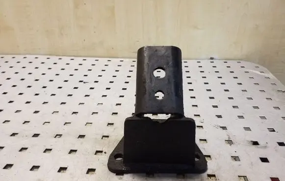 Opel Frontera B Engine mounting bracket
