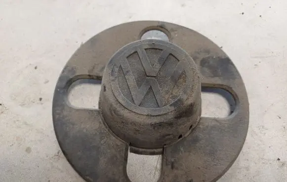Volkswagen Golf II Original wheel cap 871601171