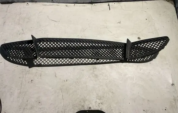 BMW 1 E81 E87 Front bumper lower grill 51117118161